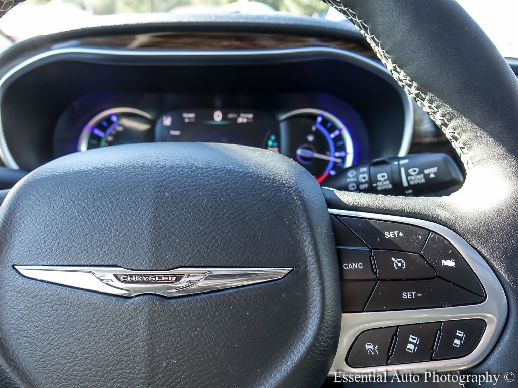 Used 2023 Chrysler Pacifica Limited image 21