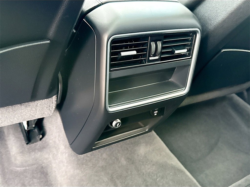 Used 2022 Porsche Cayenne Platinum Edition image 28