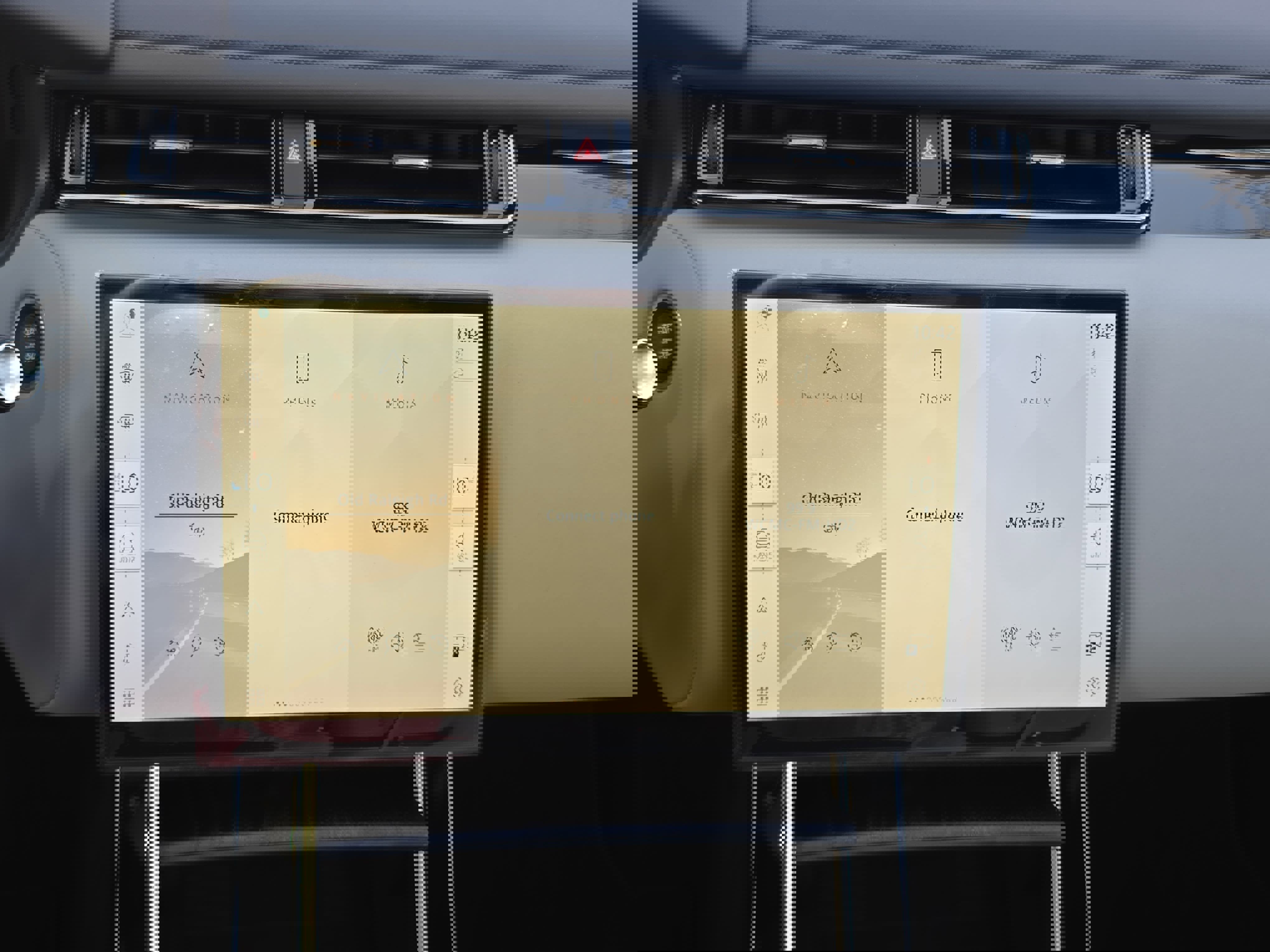 New 2026 Land Rover Range Rover Velar Dynamic SE AWD/4WD image 20