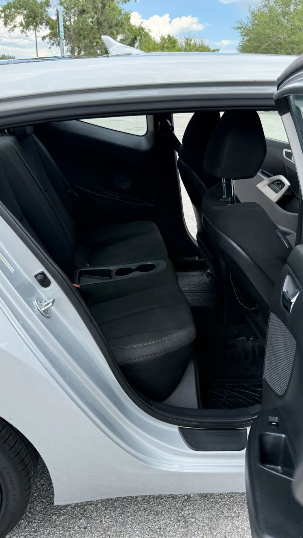 Used 2013 Hyundai Veloster FWD image 13