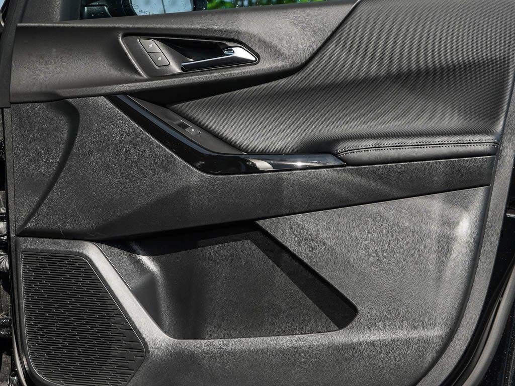 New 2027 Chevrolet Equinox LT FWD image 9