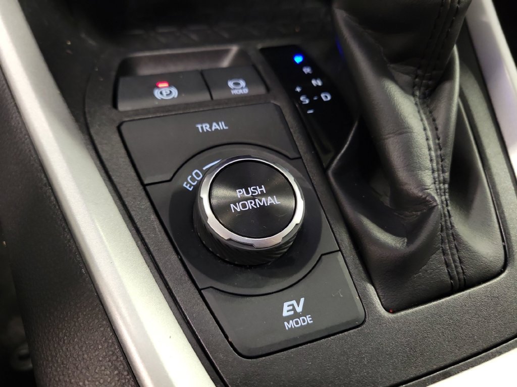 Used 2025 Toyota RAV4 XLE AWD/4WD image 19