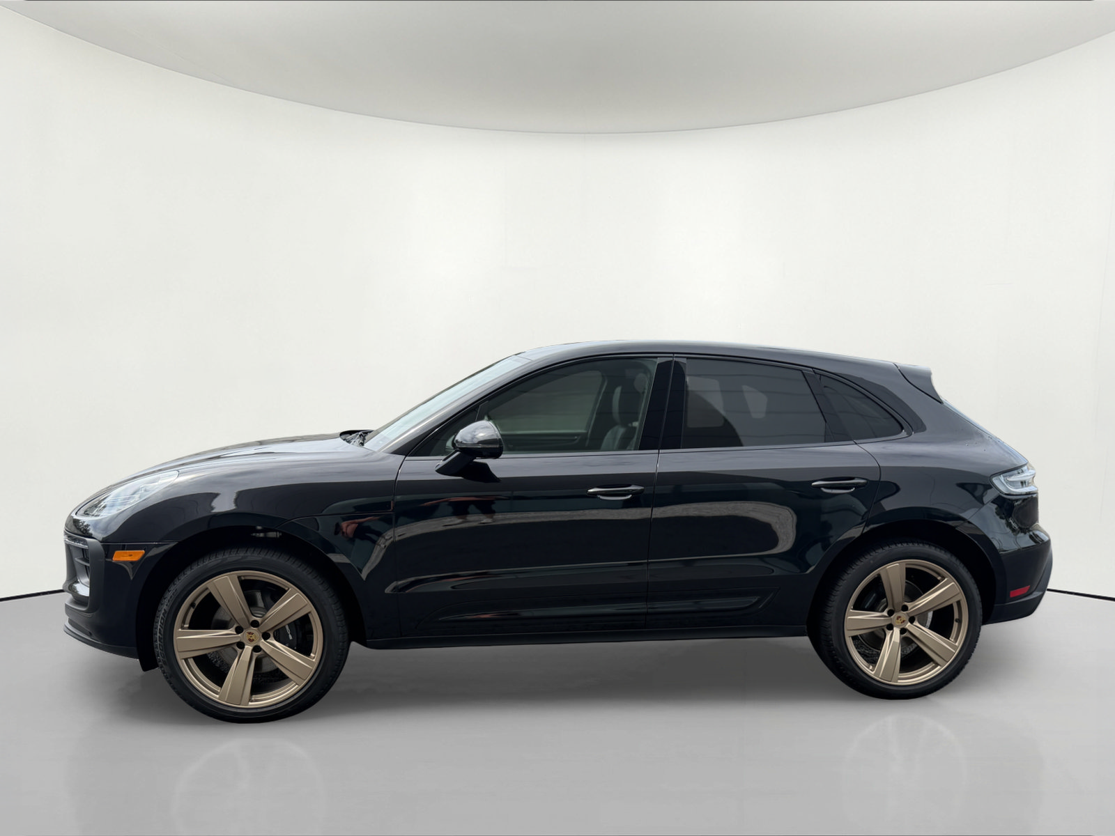 New 2026 Porsche Macan AWD/4WD image 2
