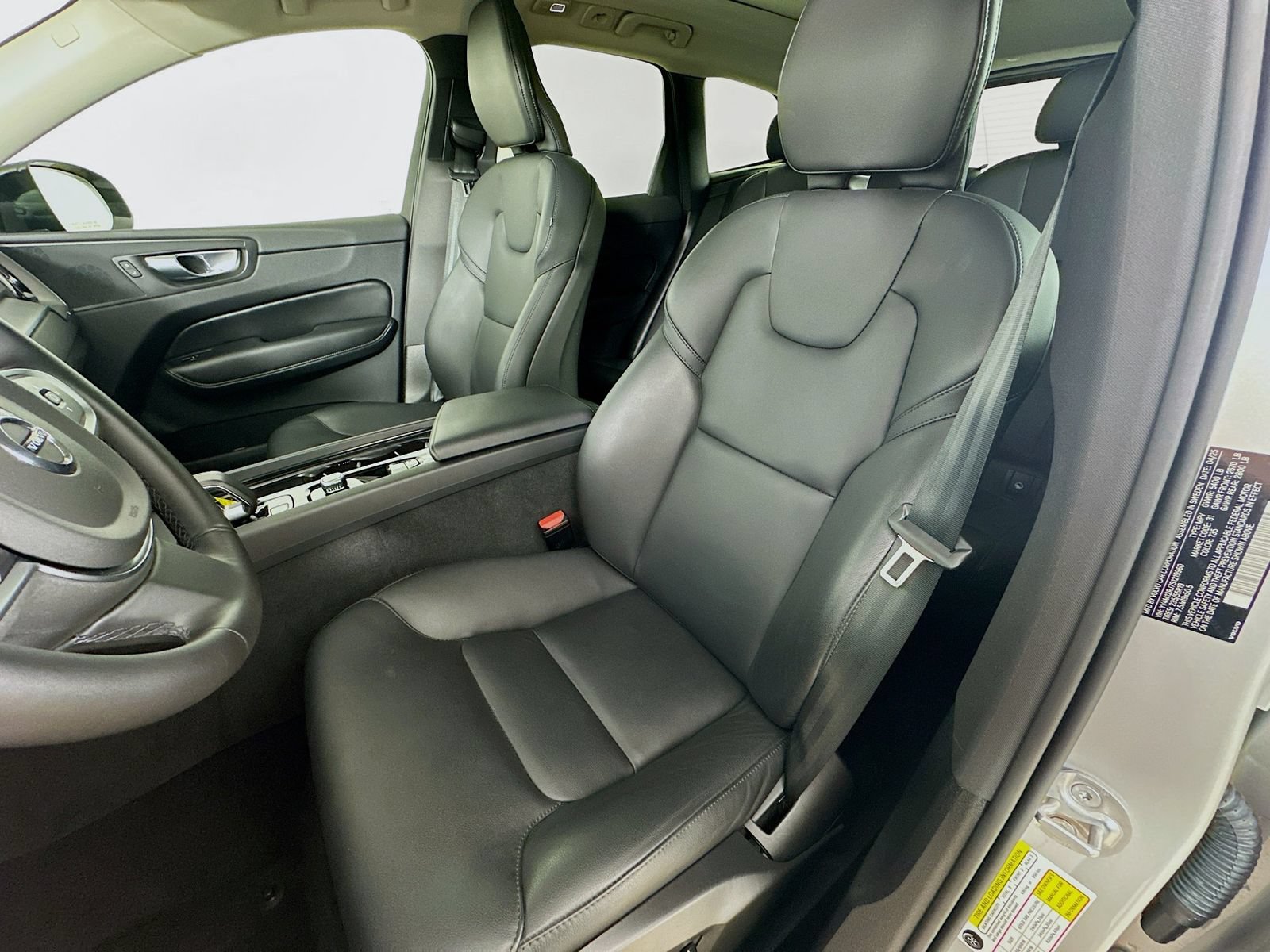 Used 2025 Volvo XC60 B5 Core AWD/4WD image 33