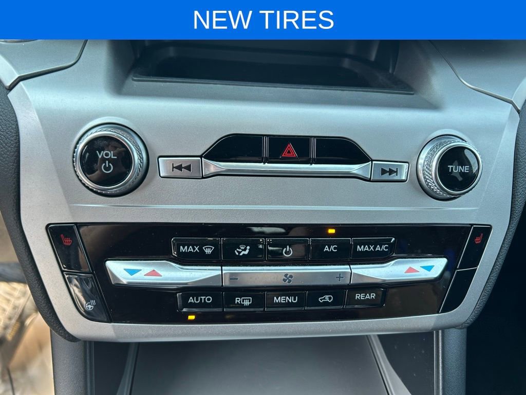 Certified 2022 Ford Explorer XLT w/ Equipment Group 202A image 26