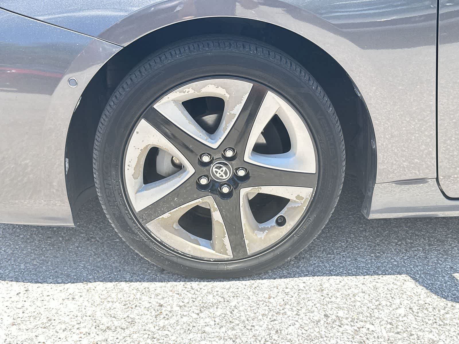 Used 2018 Toyota Prius Three Touring FWD image 11