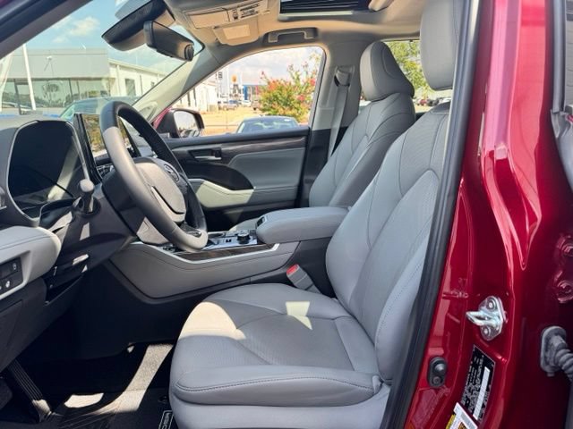 Used 2025 Toyota Highlander Limited AWD/4WD image 11