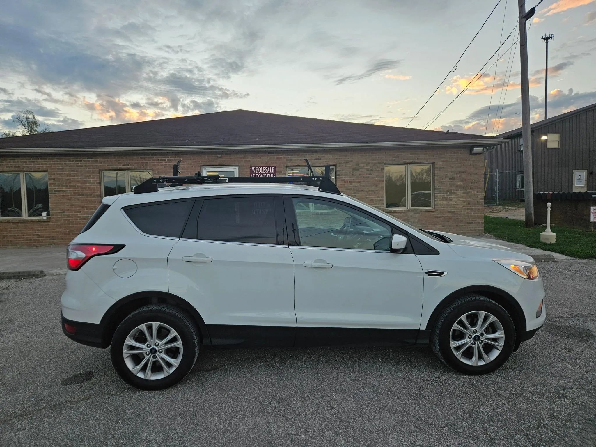 Used 2018 Ford Escape SE w/ SE Sync 3 Package image 4