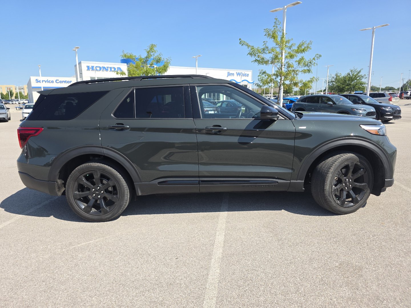 Used 2023 Ford Explorer ST-Line w/ Class IV Trailer Tow Package AWD/4WD image 16