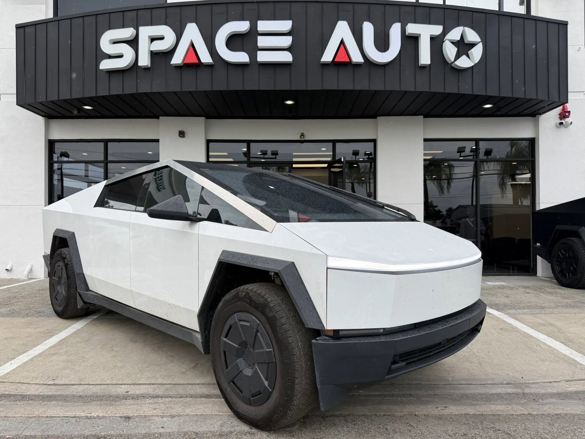 Used 2024 Tesla Cybertruck AWD Crew Cab image 1
