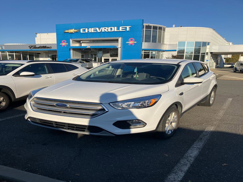 Used 2019 Ford Escape SE image 2