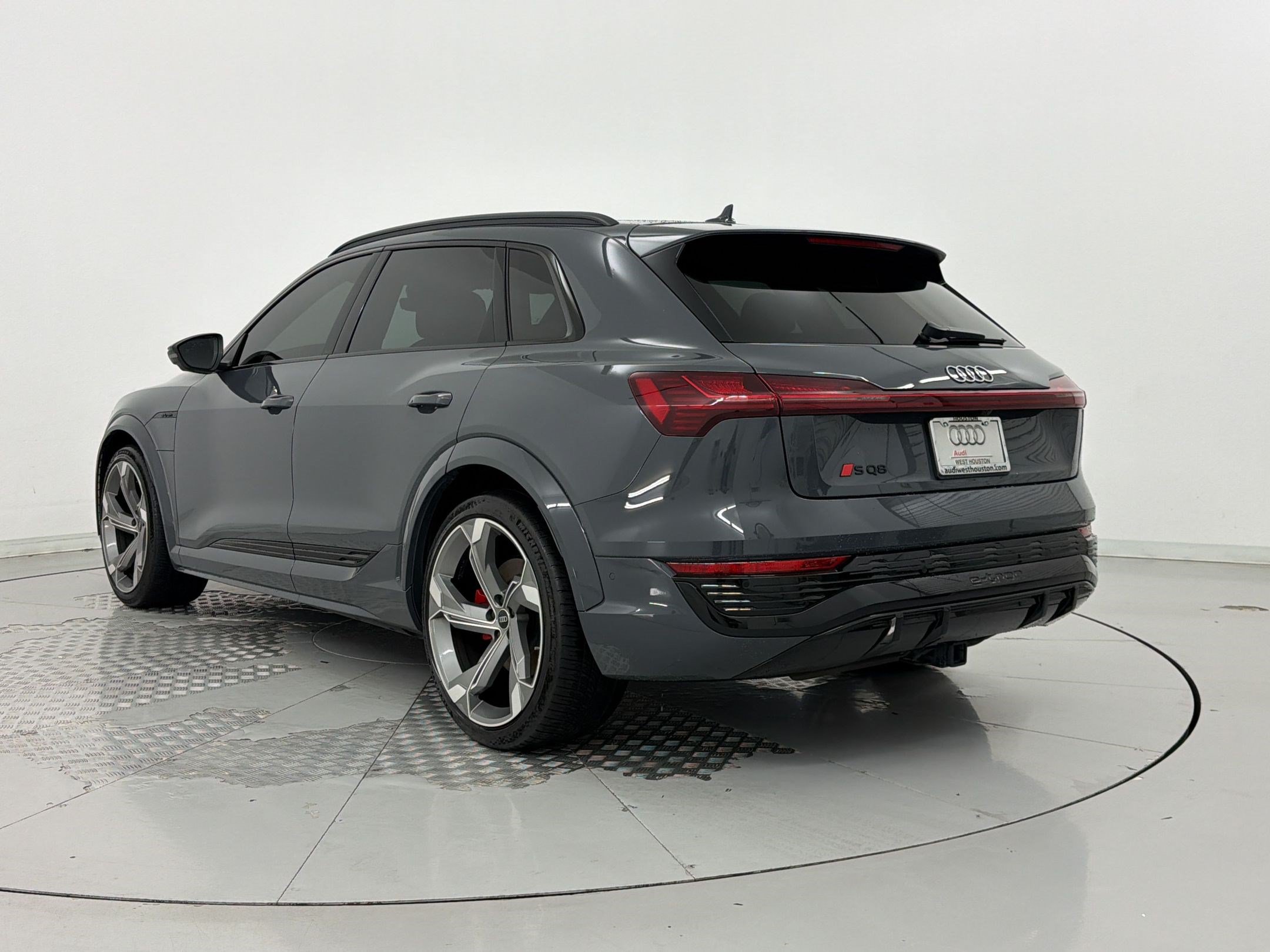 Certified 2024 Audi SQ8 e-tron Premium Plus w/ Black Optic Package AWD/4WD image 3