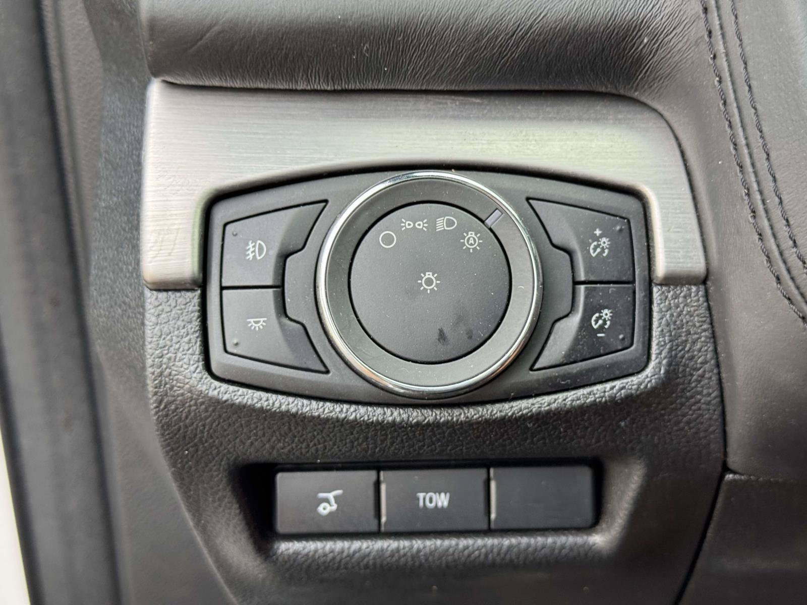 Used 2017 Ford Explorer Platinum AWD/4WD image 19