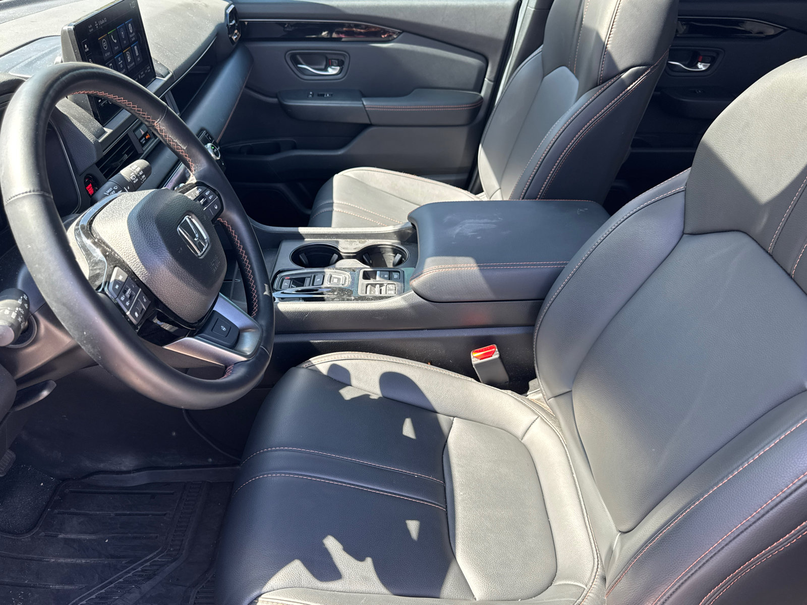 Used 2025 Honda Pilot TrailSport image 10