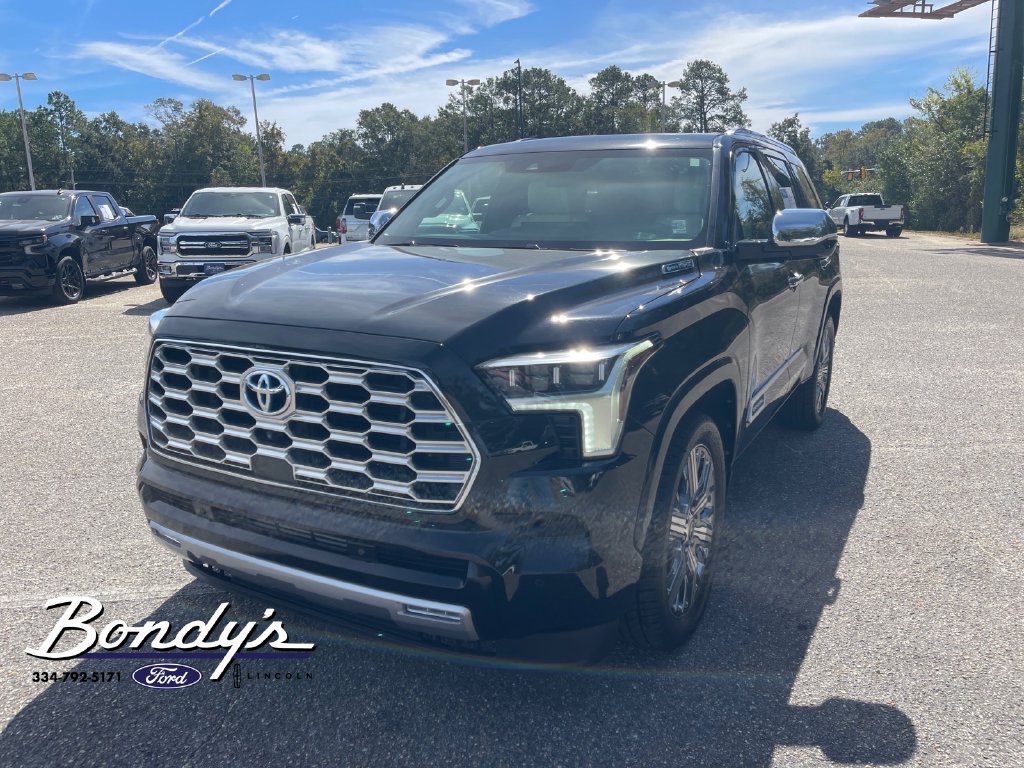 Used 2023 Toyota Sequoia Capstone RWD image 3