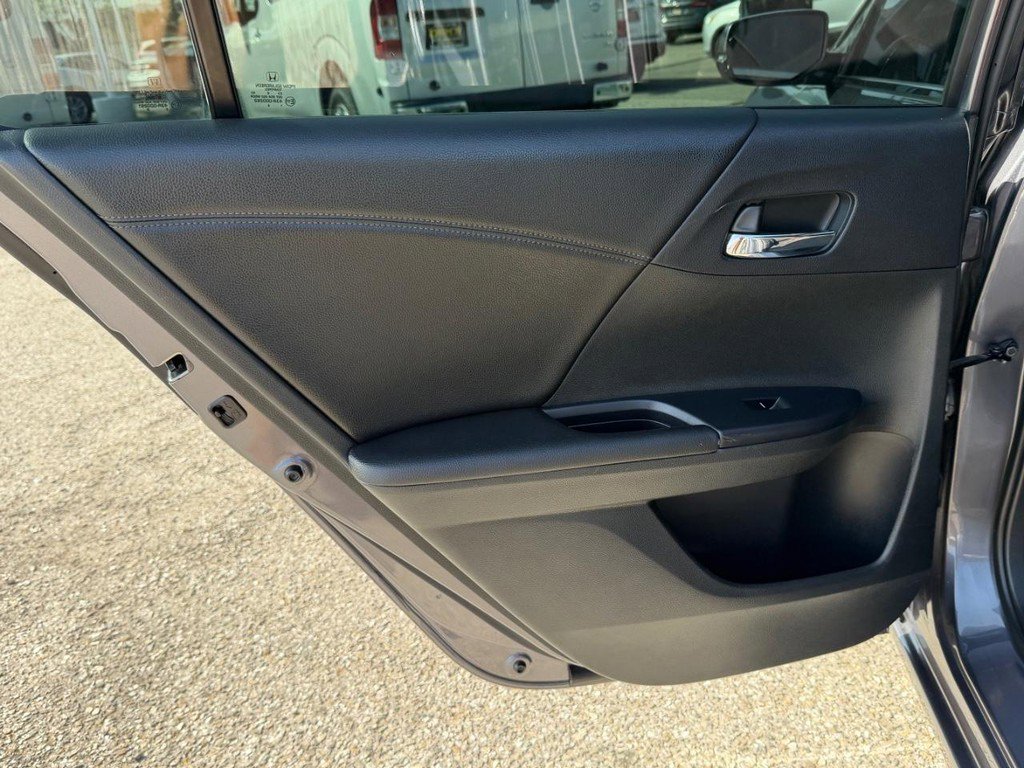Used 2017 Honda Accord EX image 39
