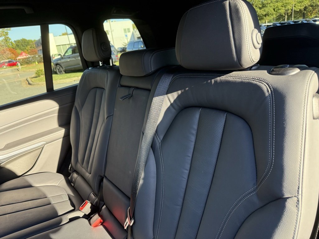 Used 2022 BMW X7 xDrive40i w/ M Sport Package image 40