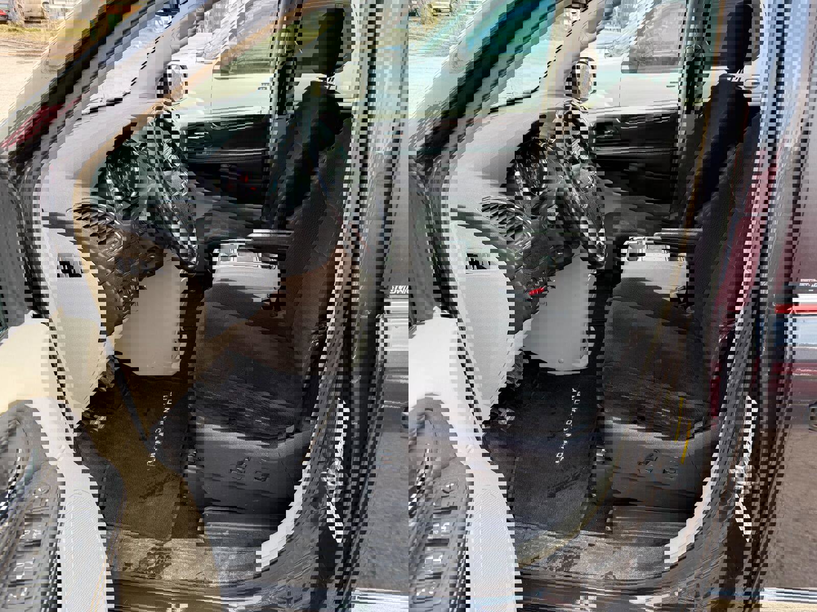 Used 2012 Chrysler Town & Country Touring image 6