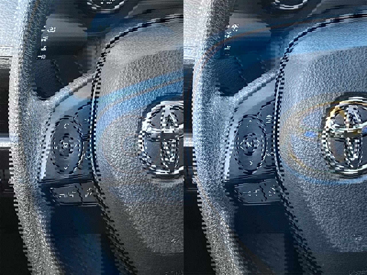 Used 2025 Toyota RAV4 LE image 12