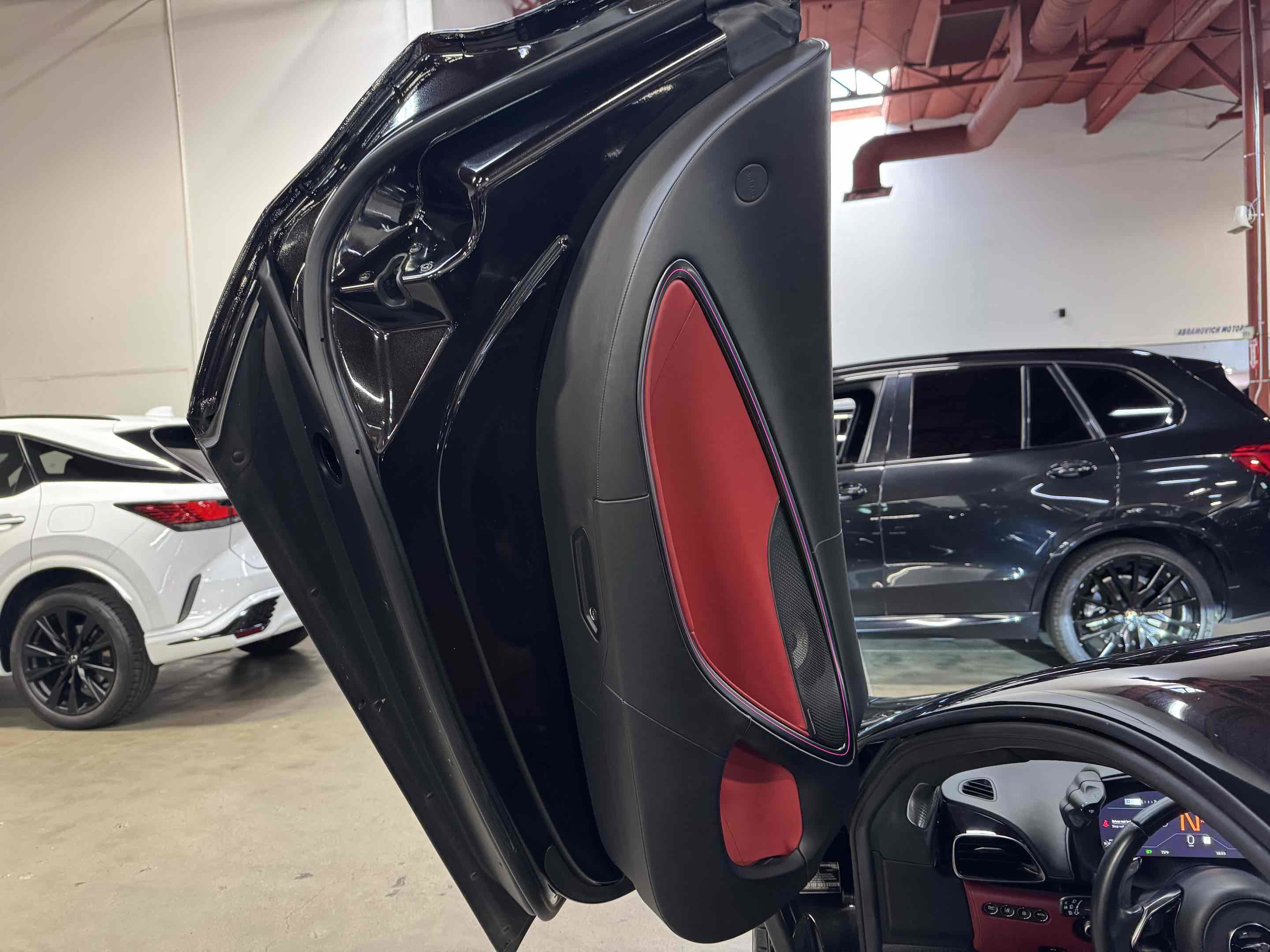 Used 2023 McLaren Artura image 30