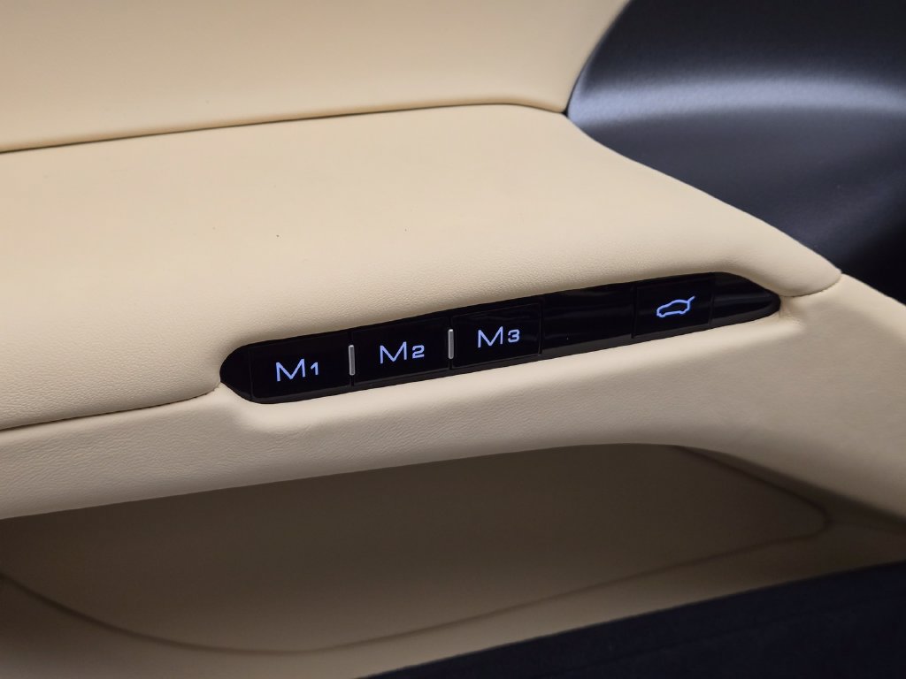 Used 2025 Ferrari 12Cilindri RWD image 37