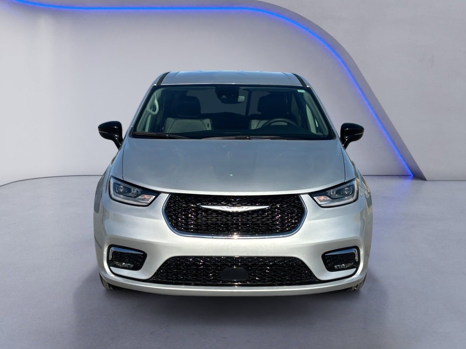 Used 2024 Chrysler Pacifica Touring-L image 8