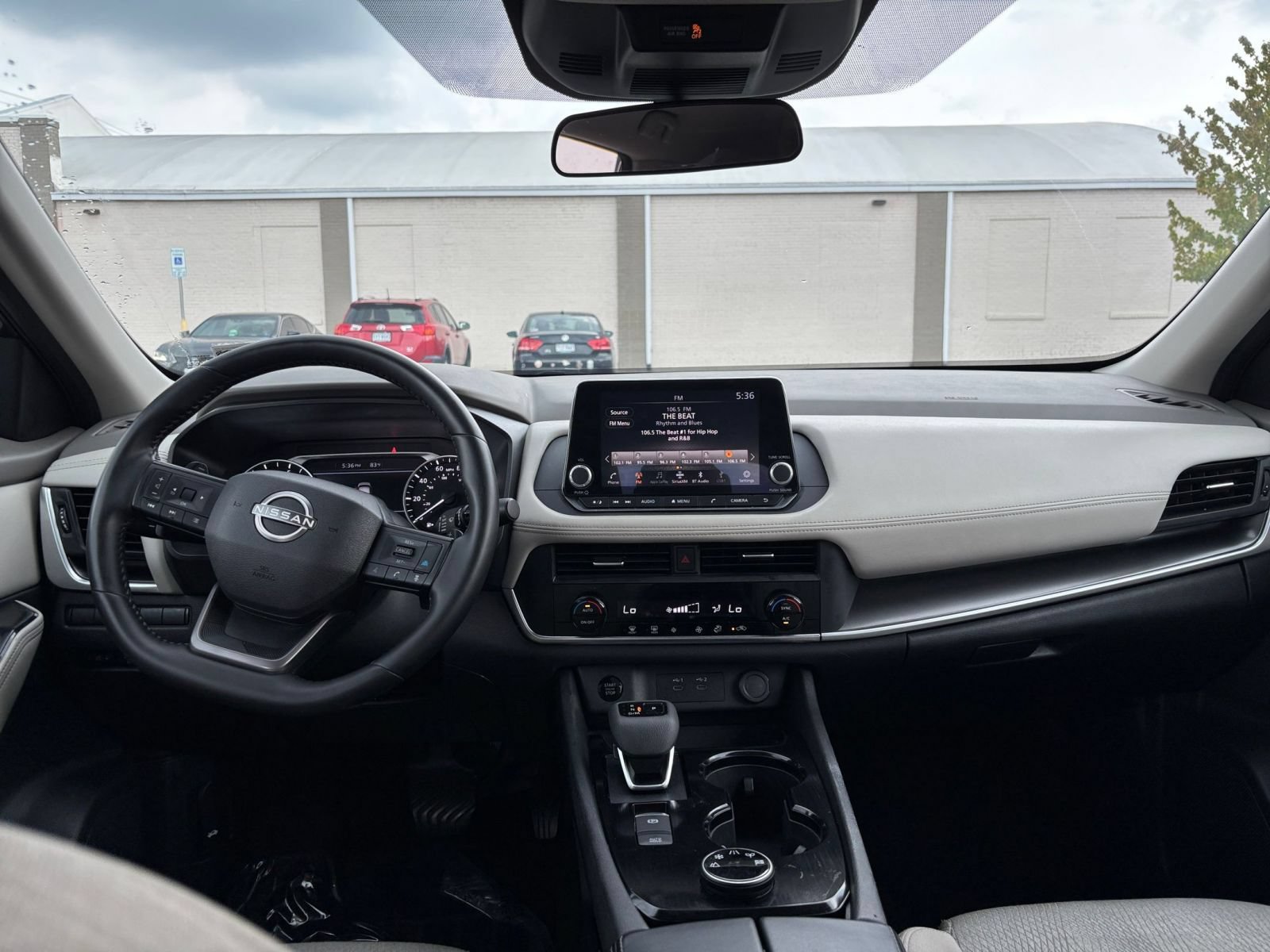 Used 2025 Nissan Rogue SV AWD/4WD image 31
