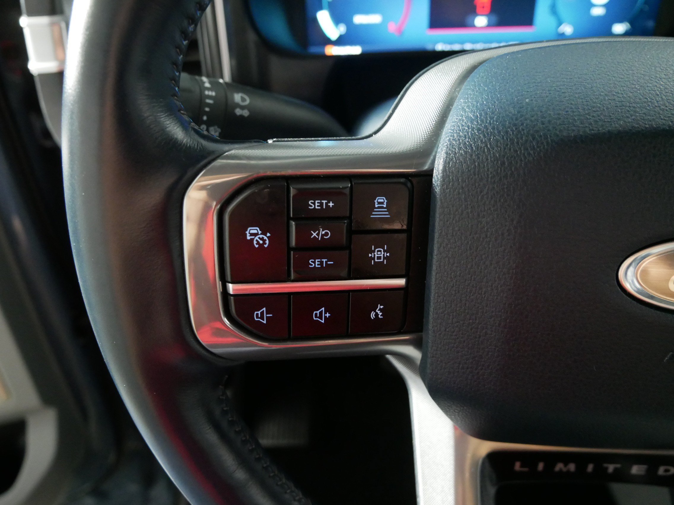 Used 2023 Ford F350 Limited w/ FX4 Off-Road Package AWD/4WD image 27