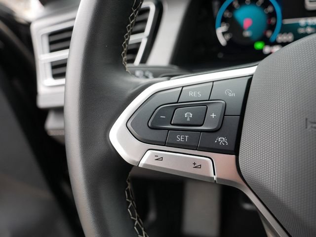 Certified 2025 Volkswagen Atlas Cross Sport SE FWD image 25