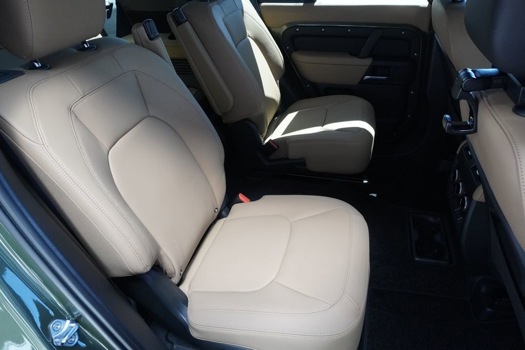 New 2026 Land Rover Defender 130 X-Dynamic SE image 27