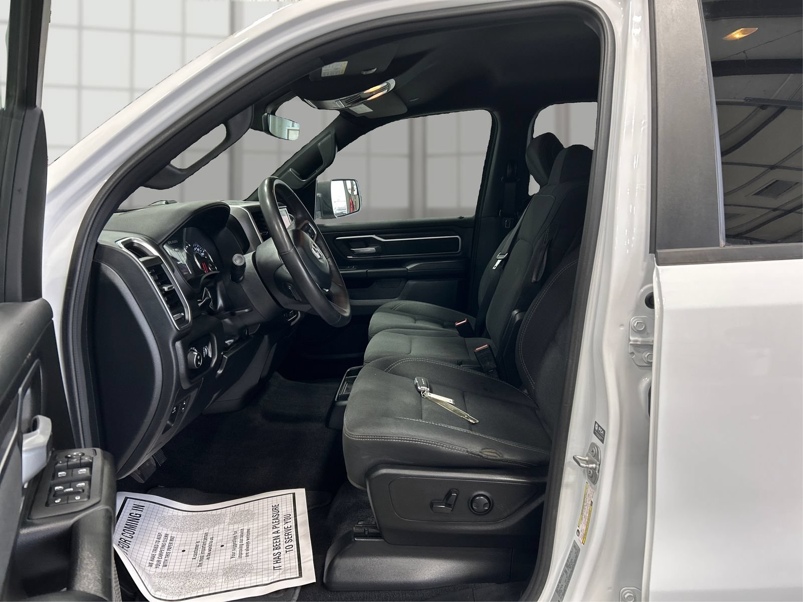 Used 2025 RAM 1500 Big Horn AWD/4WD image 9