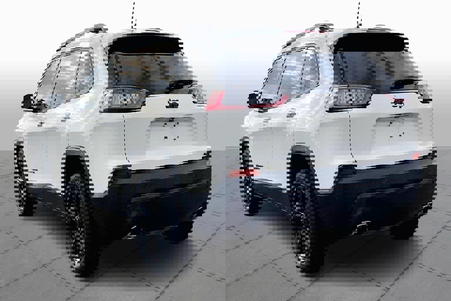 Used 2019 Jeep Cherokee Latitude Plus image 10