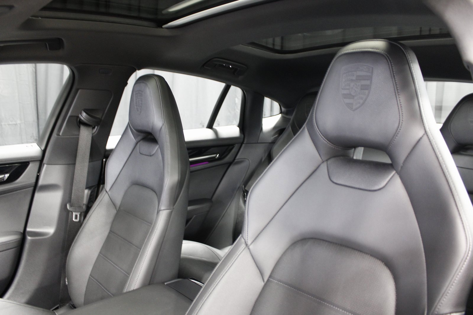 Certified 2025 Porsche Panamera 4 image 5