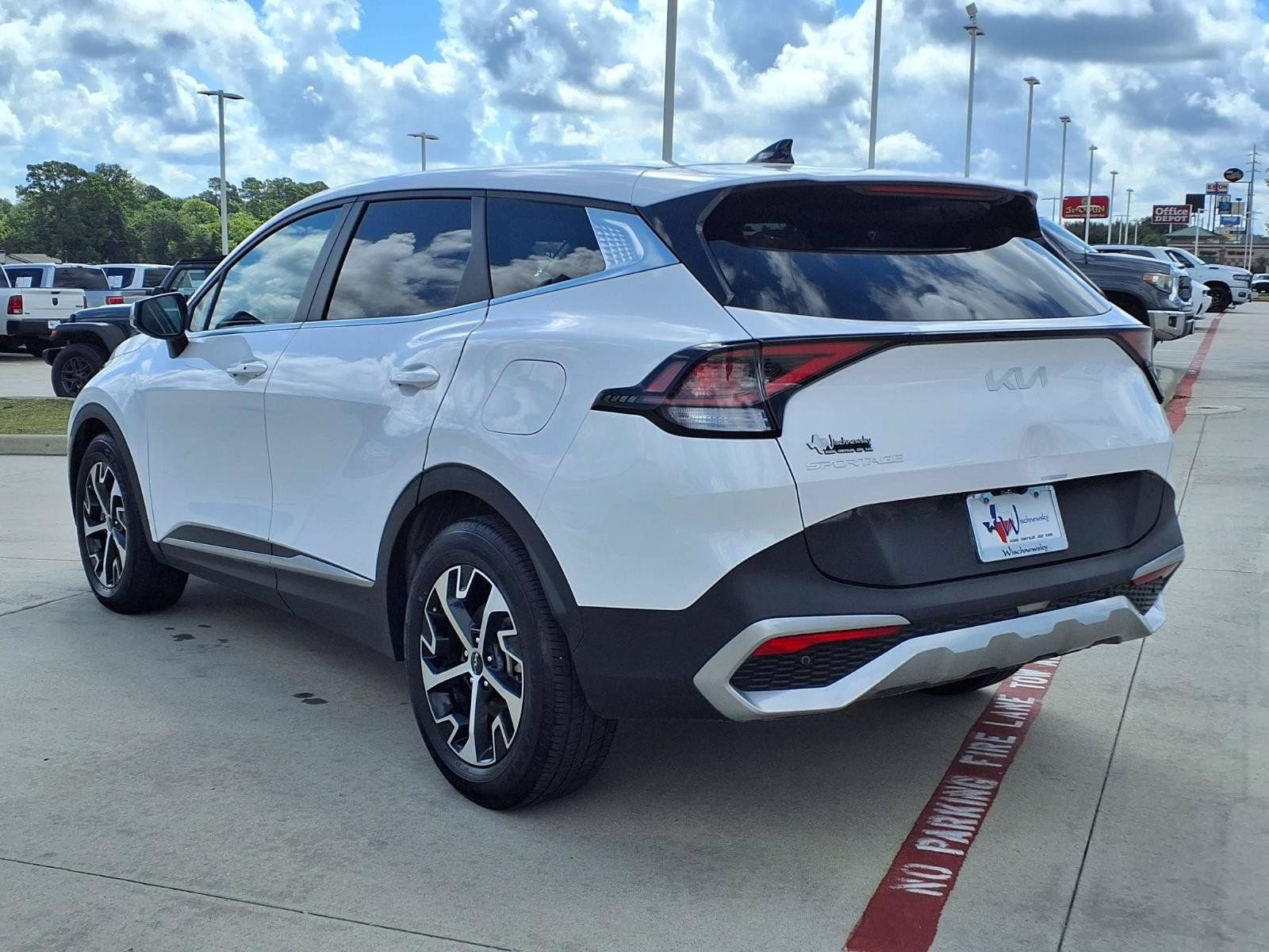 Used 2024 Kia Sportage EX FWD image 2