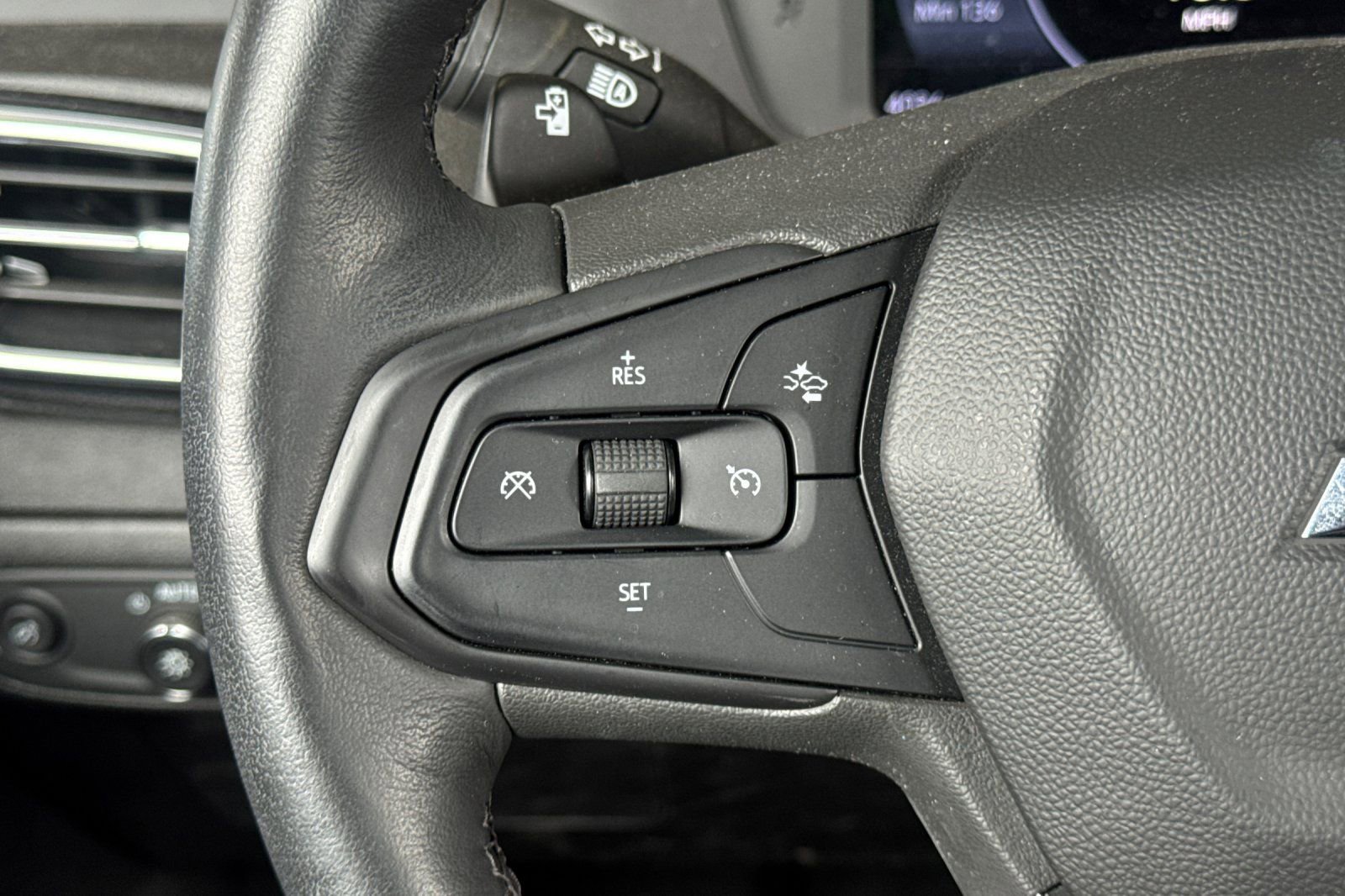 Used 2023 Chevrolet Bolt LT w/ Infotainment Package FWD image 35