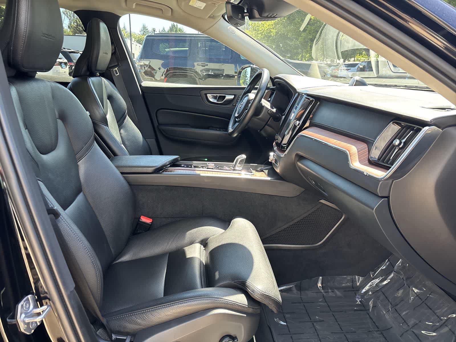 Used 2019 Volvo XC60 T8 Inscription w/ Advanced Package AWD/4WD image 4