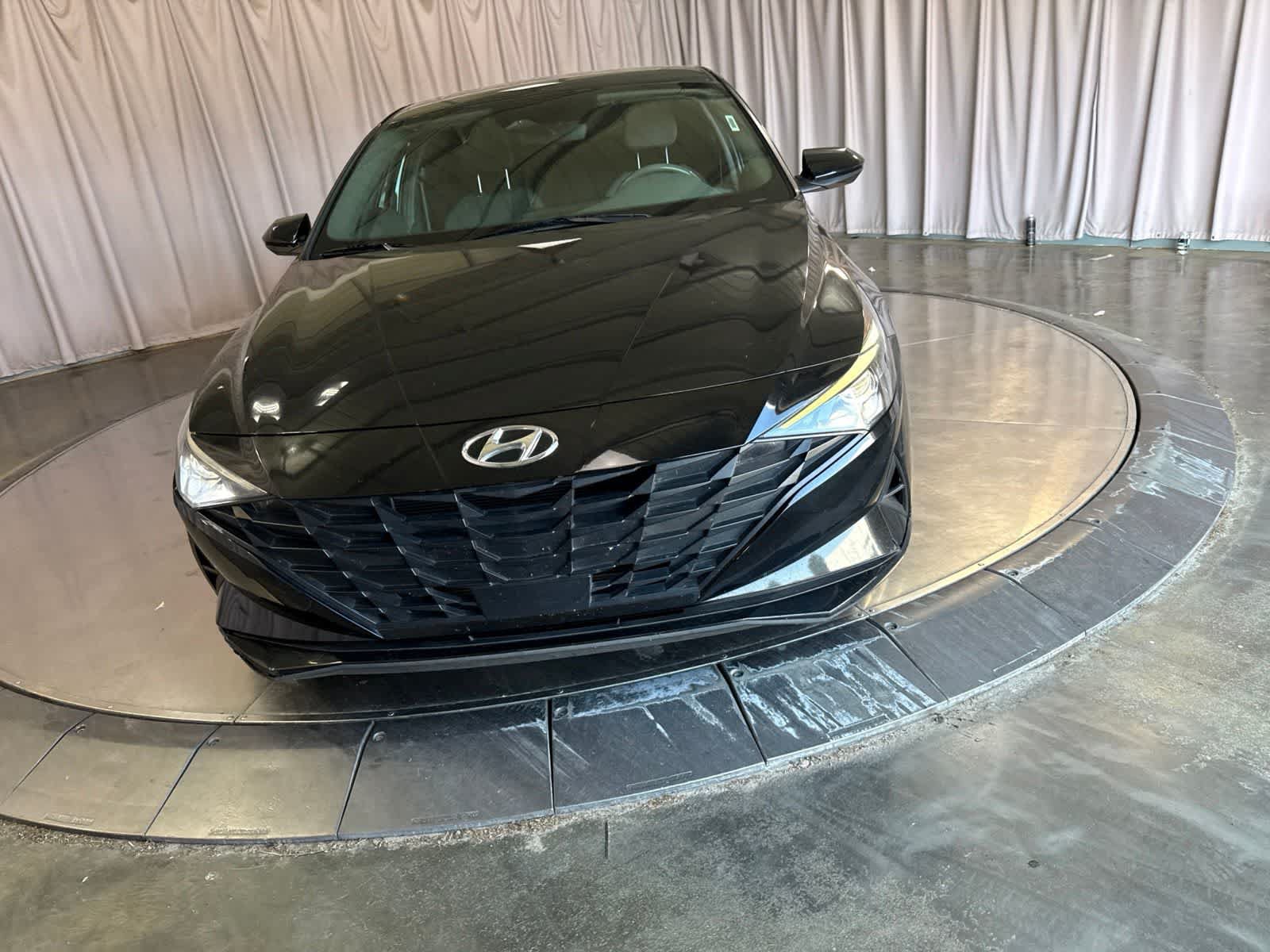 Used 2023 Hyundai Elantra SEL w/ Convenience Package FWD image 2