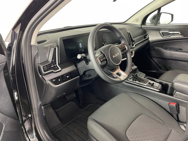 Certified 2025 Kia Sportage LX image 3