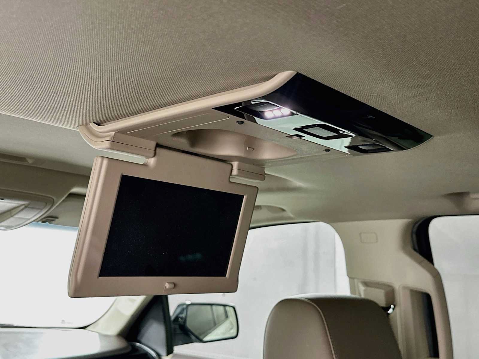 Used 2019 Chevrolet Tahoe Premier AWD/4WD image 25