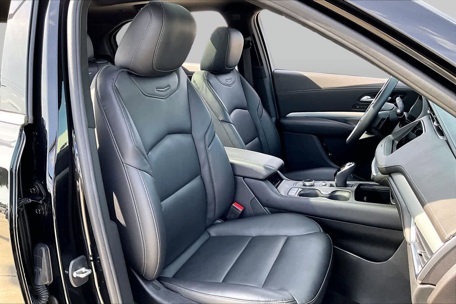 Used 2023 Cadillac XT4 Premium Luxury w/ Cold Weather Package FWD image 8