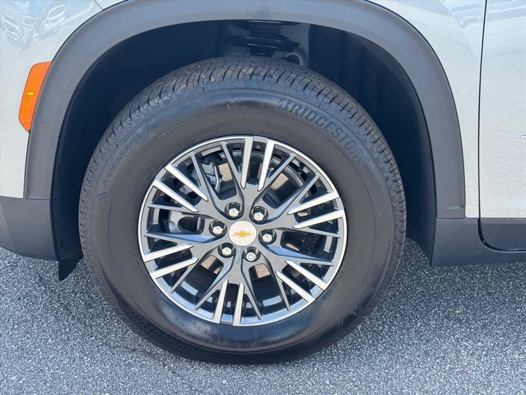 Used 2026 Chevrolet Traverse LT w/ LPO, Floor Liner Package FWD image 9