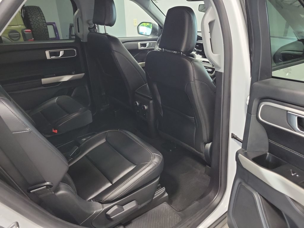 Used 2021 Ford Explorer XLT w/ Equipment Group 202A AWD/4WD image 18