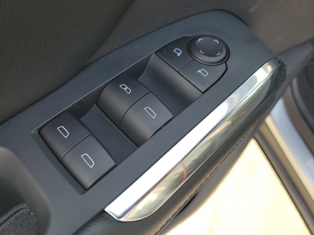 Used 2025 Chevrolet Traverse LT image 21