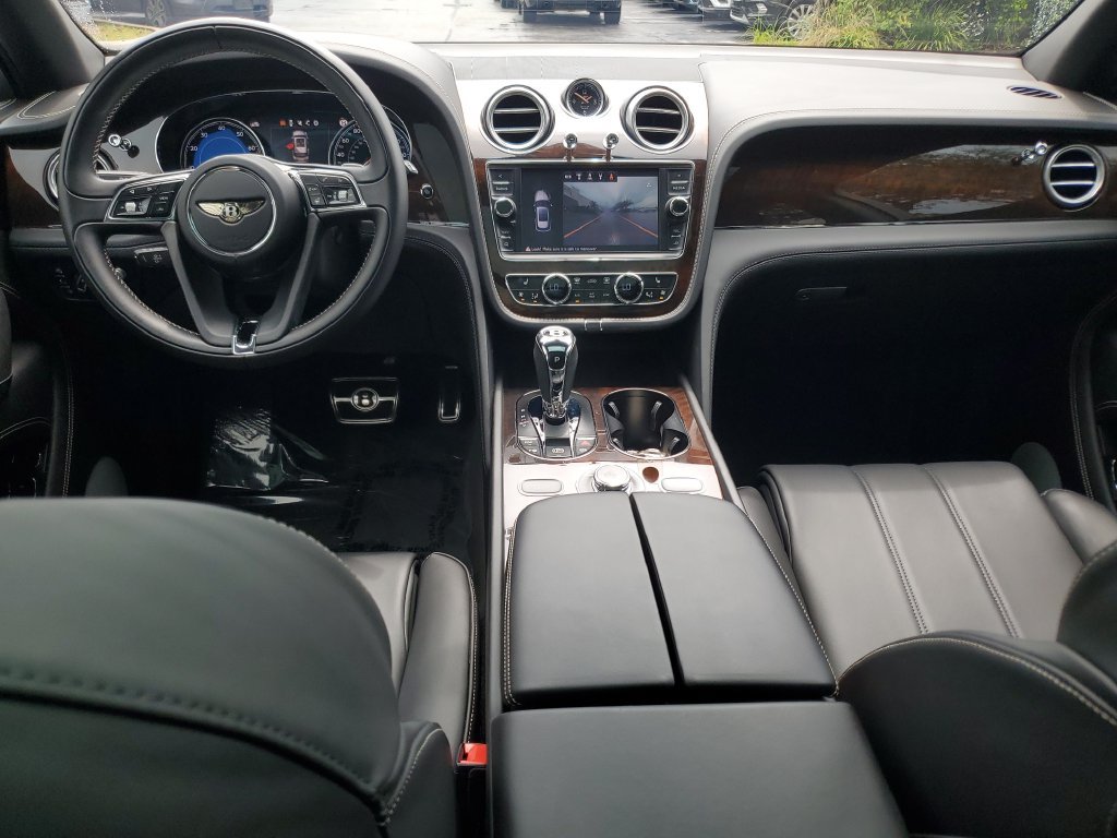 Used 2018 Bentley Bentayga AWD/4WD image 16