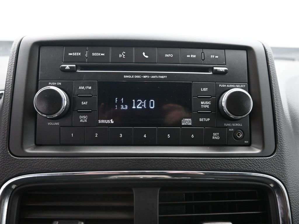 Used 2016 Dodge Grand Caravan SE image 14