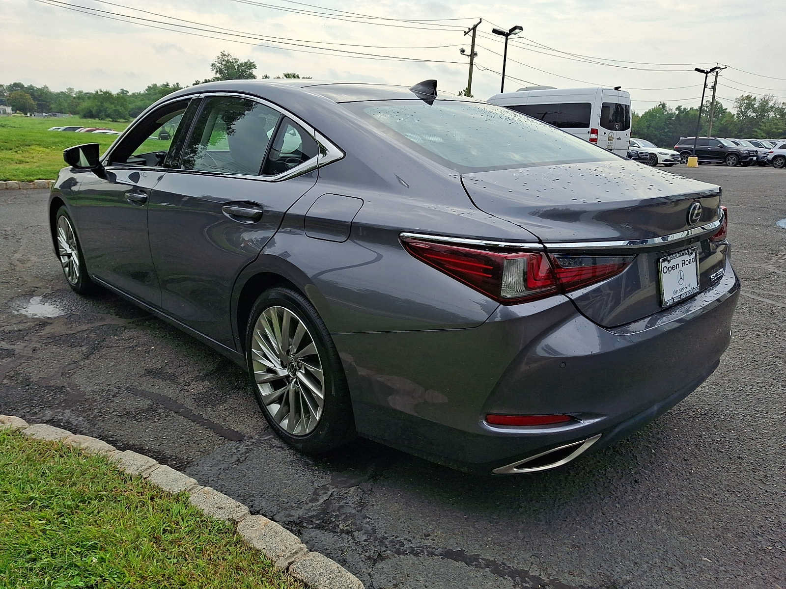 Used 2019 Lexus ES 350 Ultra Luxury w/ Accessory Package 2 FWD image 4