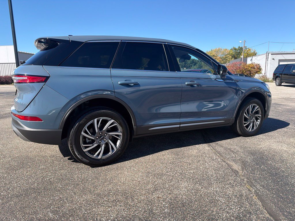 Used 2023 Lincoln Corsair AWD image 7