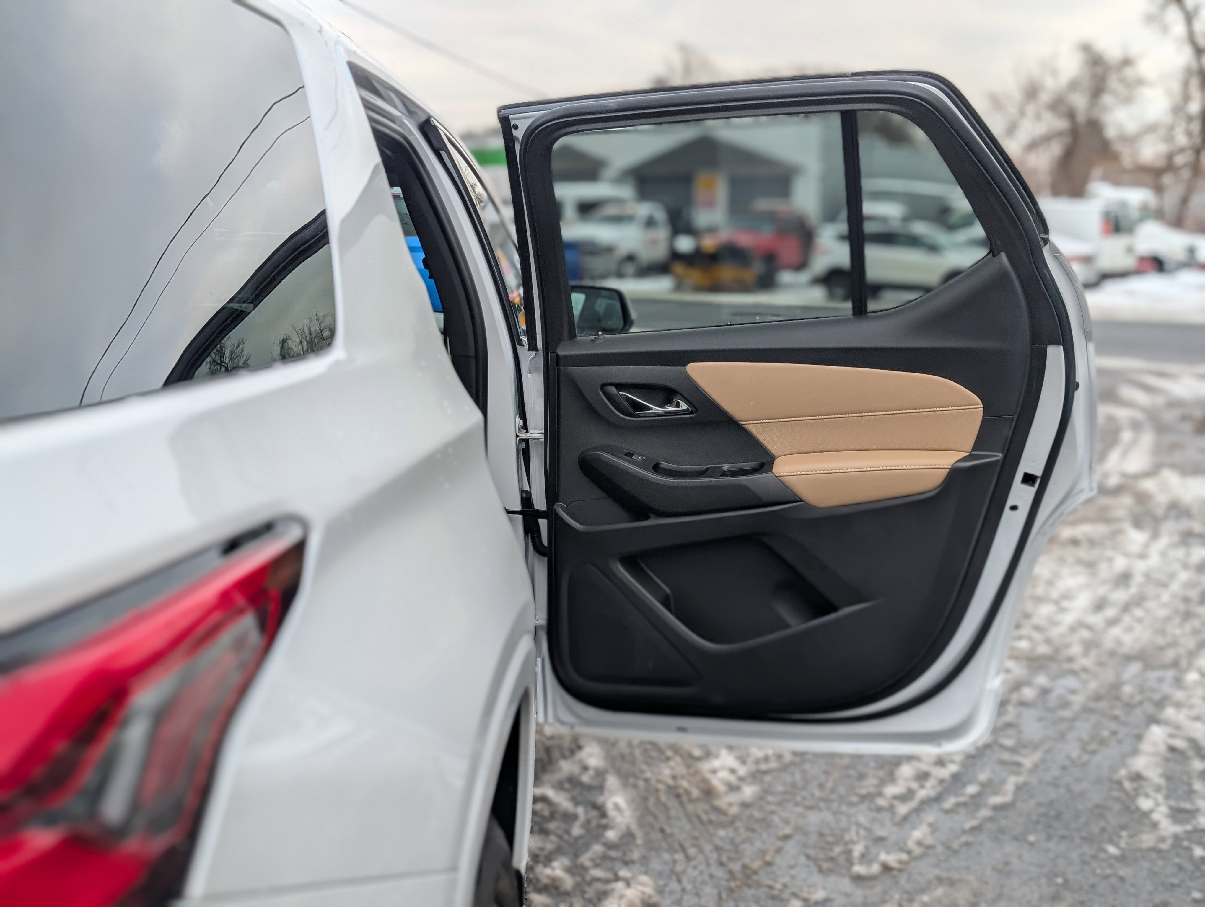 Used 2023 Chevrolet Traverse Premier image 52