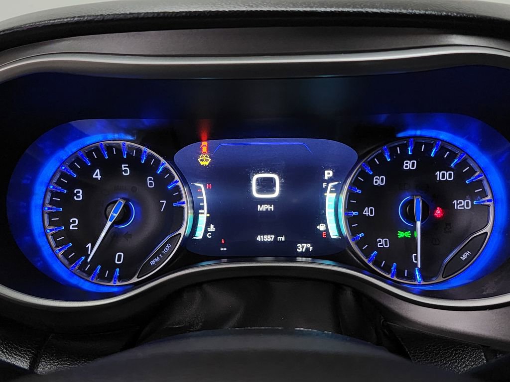 Used 2024 Chrysler Pacifica Touring-L image 15