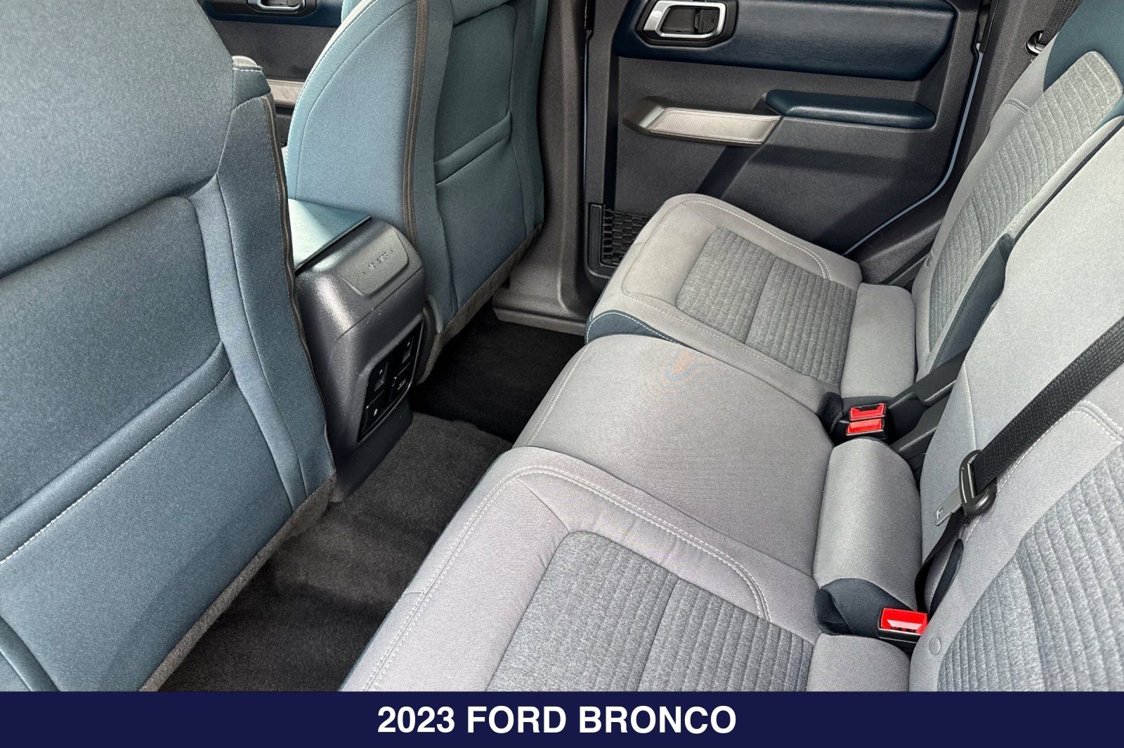Used 2023 Ford Bronco Outer Banks w/ Sasquatch Package AWD/4WD image 13